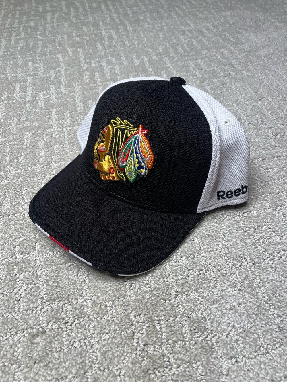Reebok Center Ice NHL Chicago Blackhawks 2017 Winter Classic Fitted Hat Men L/XL
